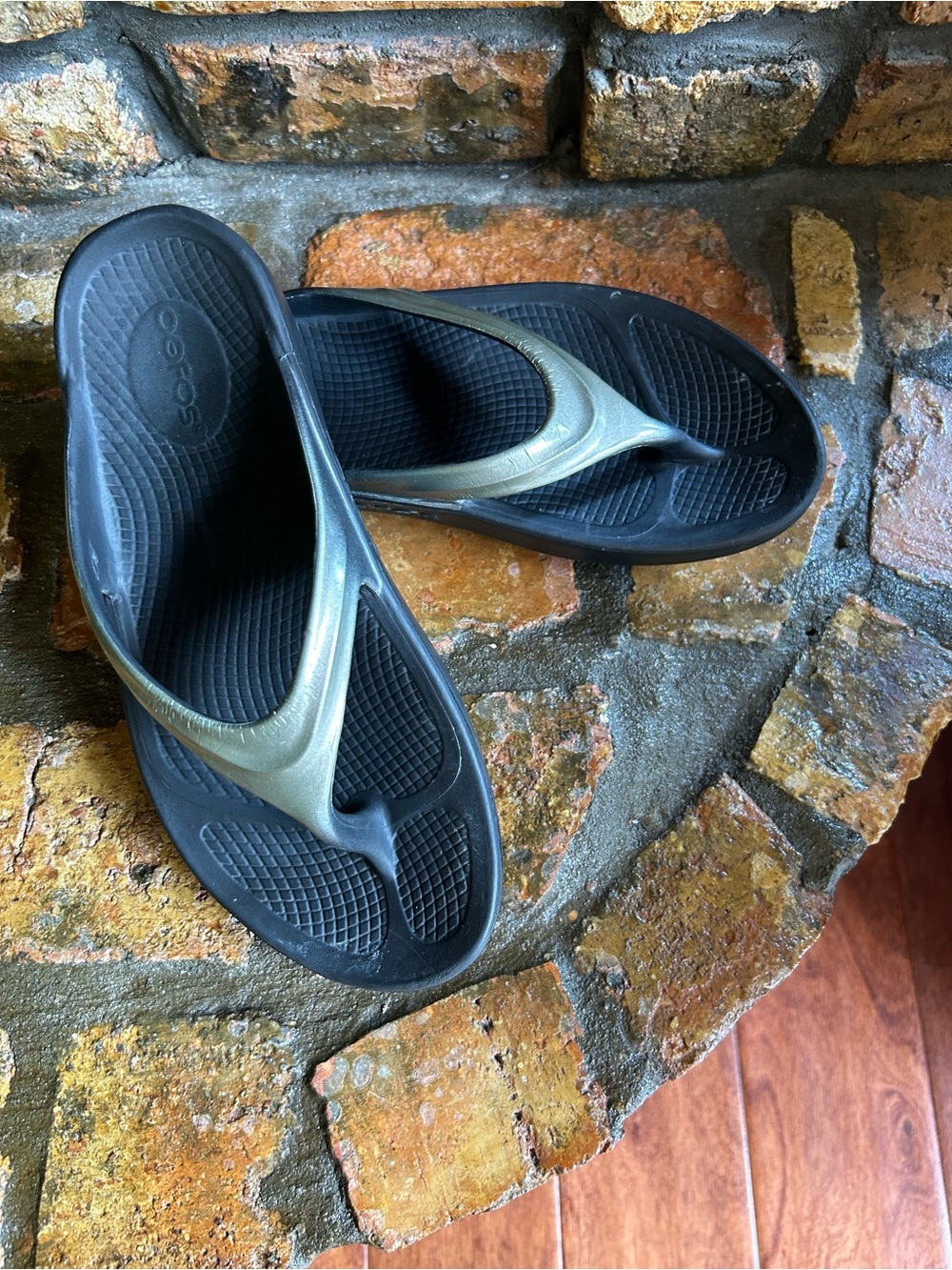 OoFOS Sandals.